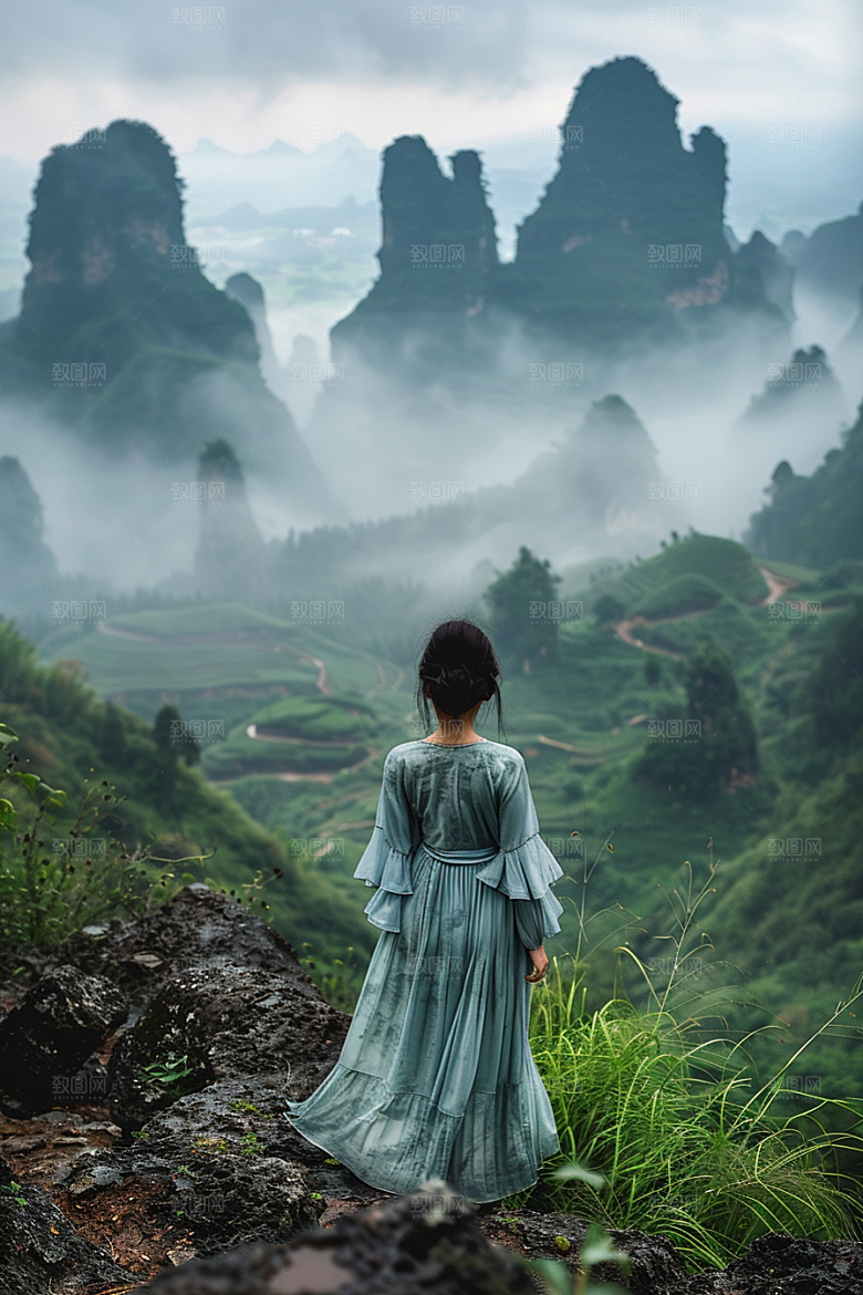 女生旅行背影自然旅游摄影图