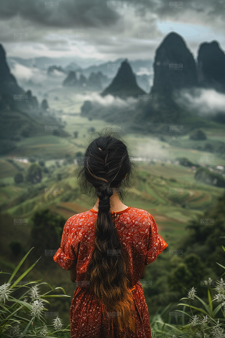 女生旅行背影探险户外摄影图