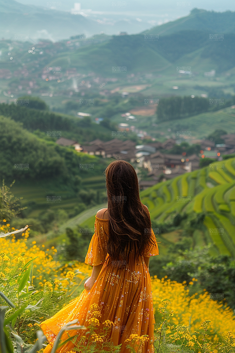 女生旅行背影自由行徒步摄影图