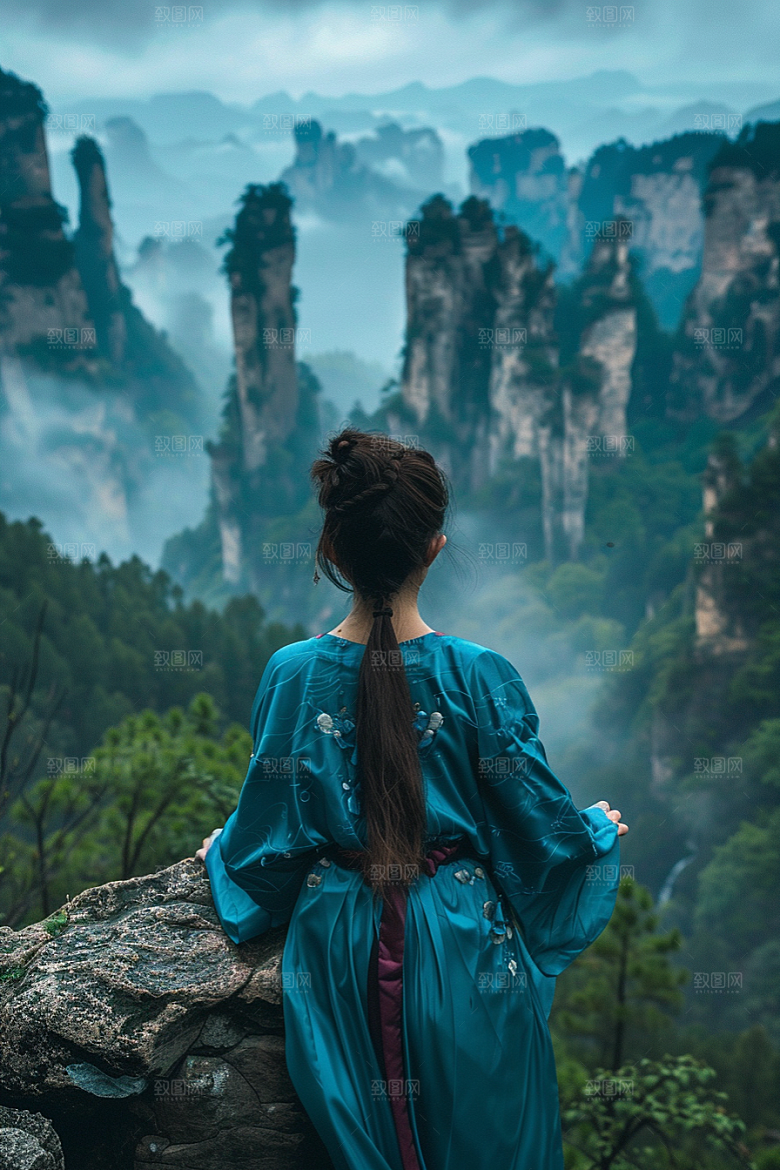女生旅行背影自然自由行摄影图
