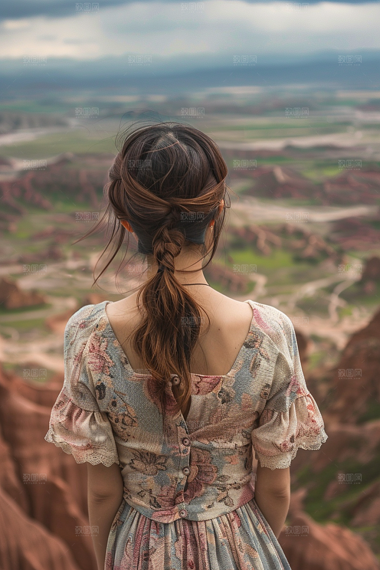 女生旅行背影徒步唯美摄影图