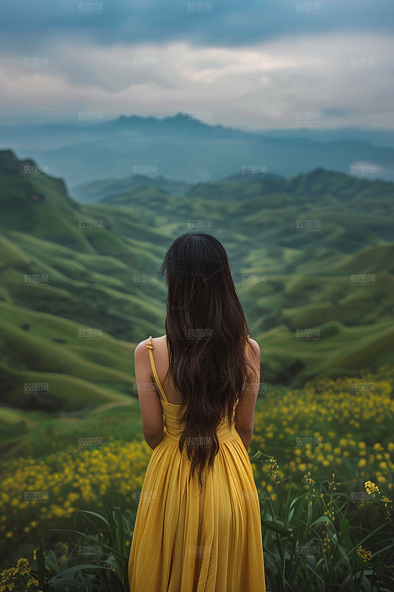 女生旅行背影自由行徒步摄影图
