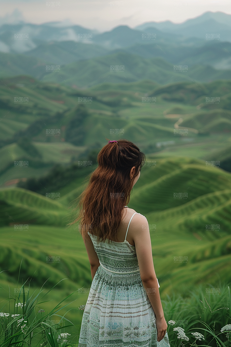 女生旅行背影户外风光摄影图