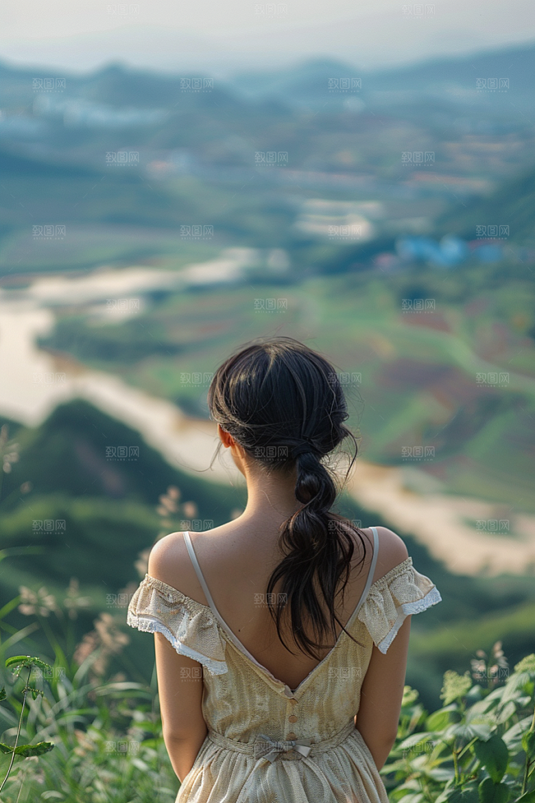 女生旅行背影自然徒步摄影图
