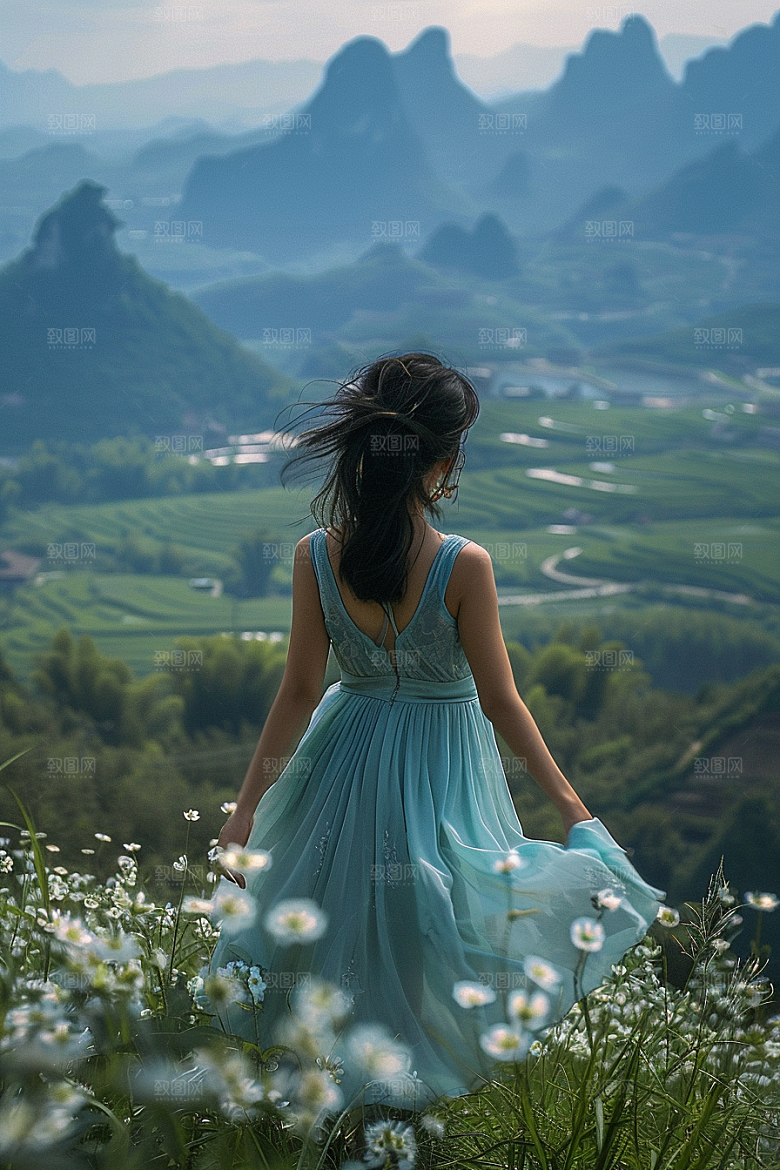 女生旅行背影户外自由行摄影图