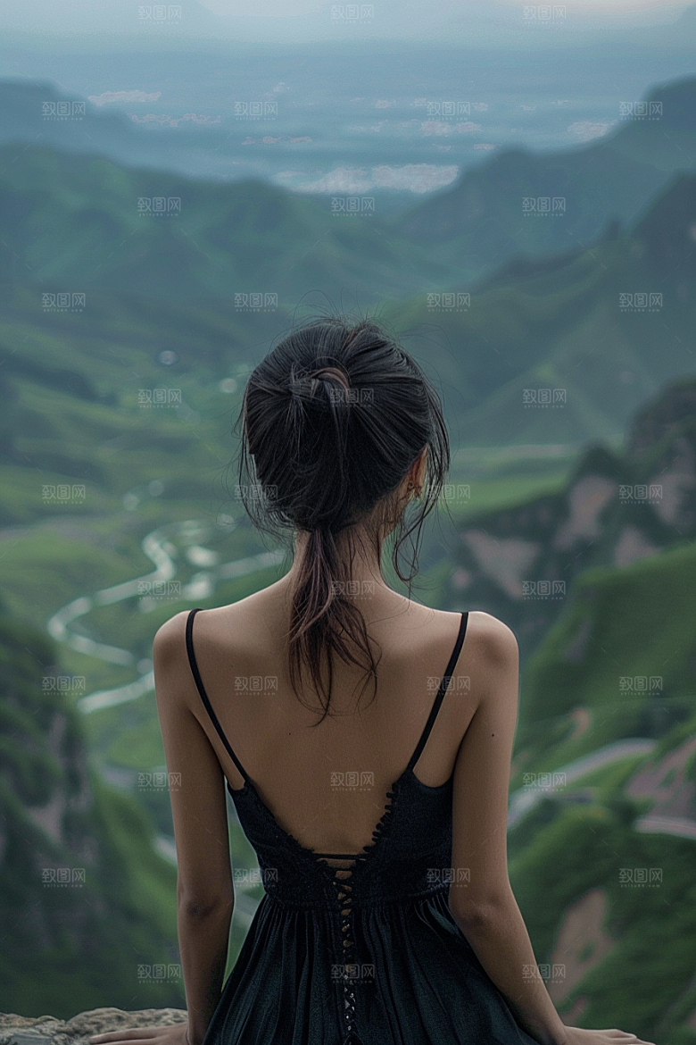 女生旅行背影自然徒步摄影图