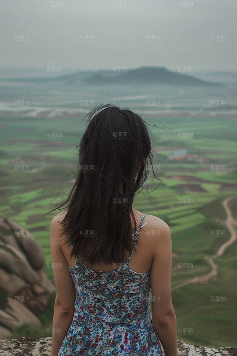 女生旅行背影自由行探险摄影图