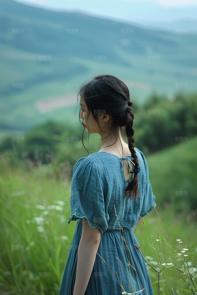 女生旅行背影人物唯美摄影图
