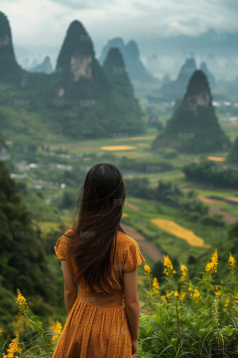 女生旅行背影户外自然摄影图
