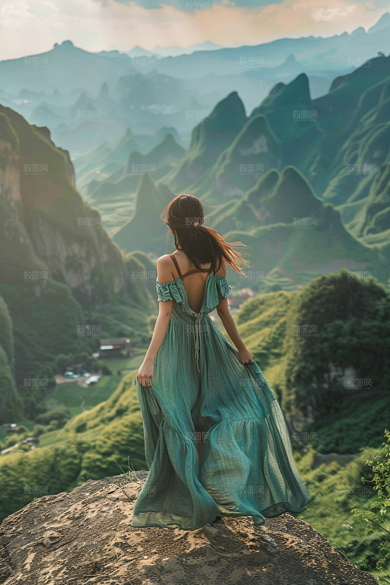 女生旅行背影徒步自由行摄影图