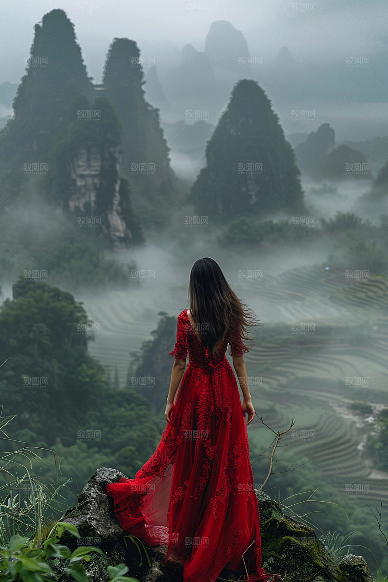 女生旅行背影自由行唯美摄影图