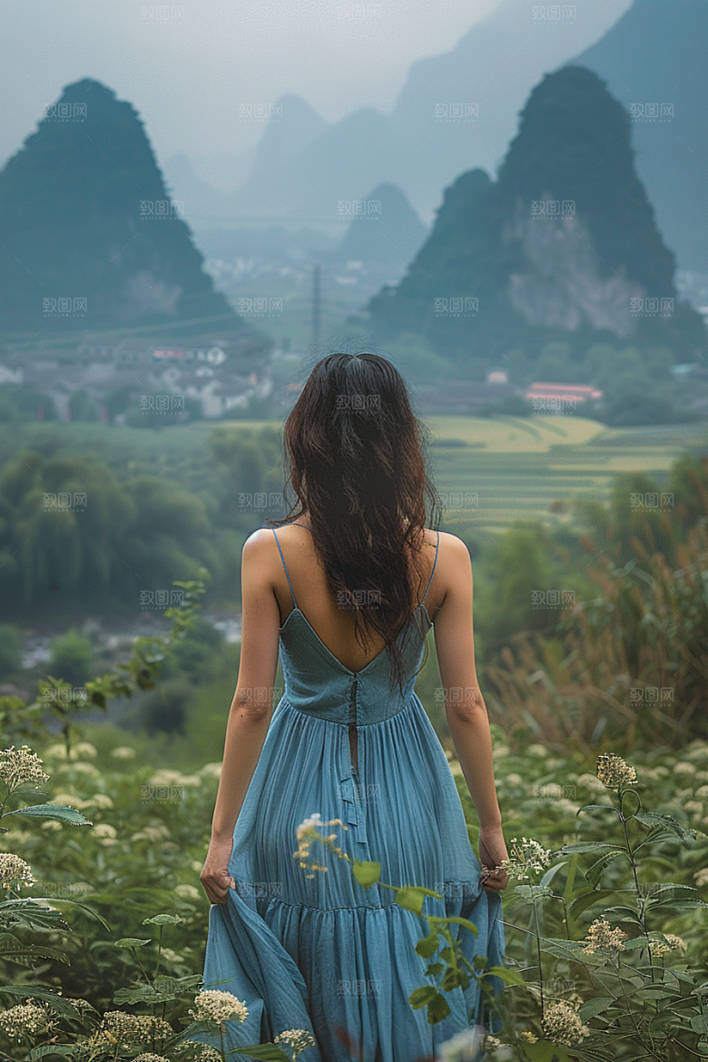 女生旅行背影人物自由行摄影图