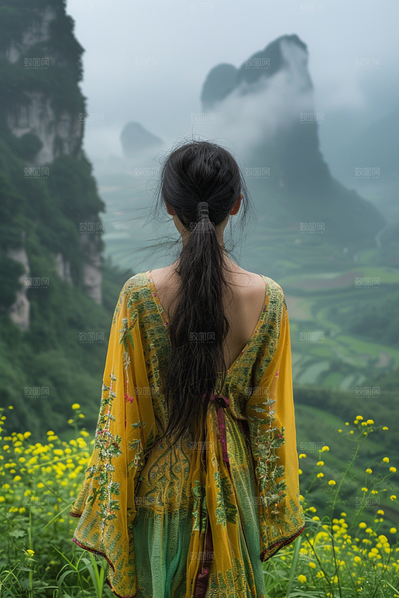 女生旅行背影徒步风光摄影图