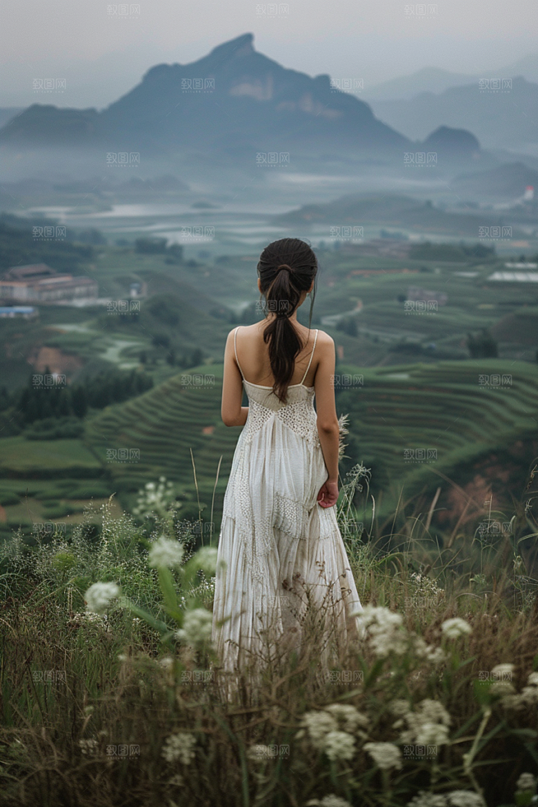 女生旅行背影探险风光摄影图