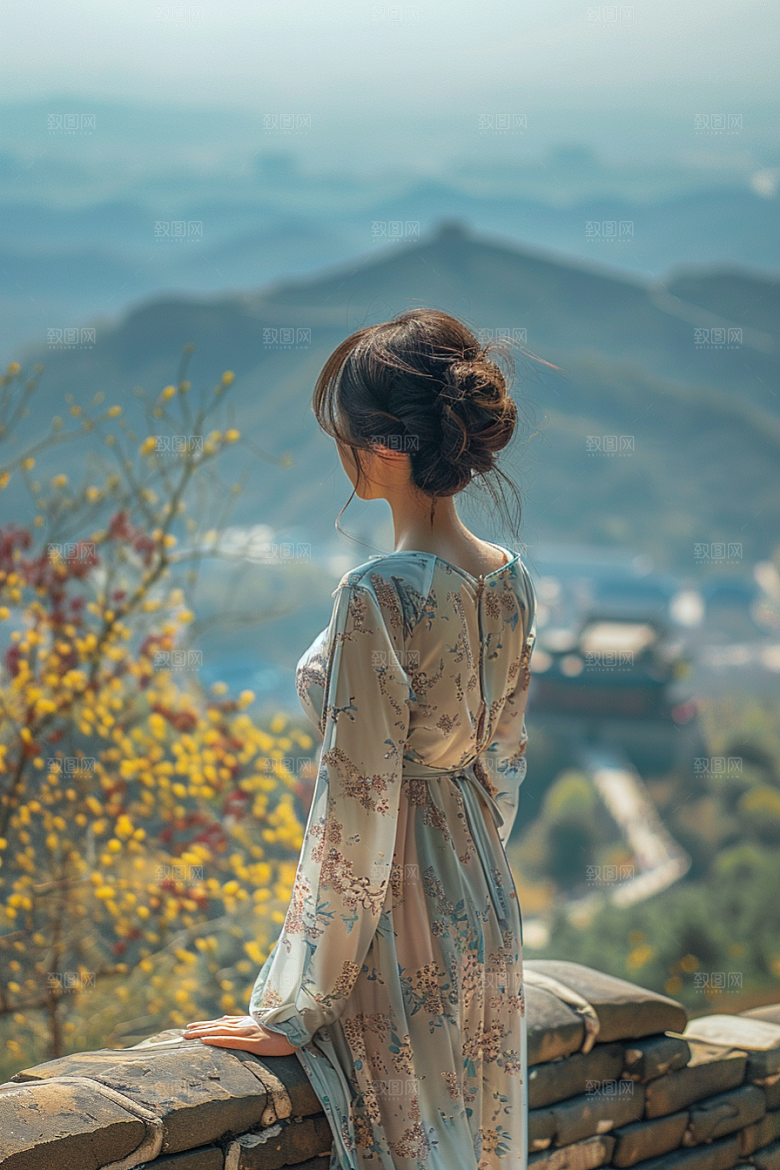 女生旅行背影唯美自然摄影图