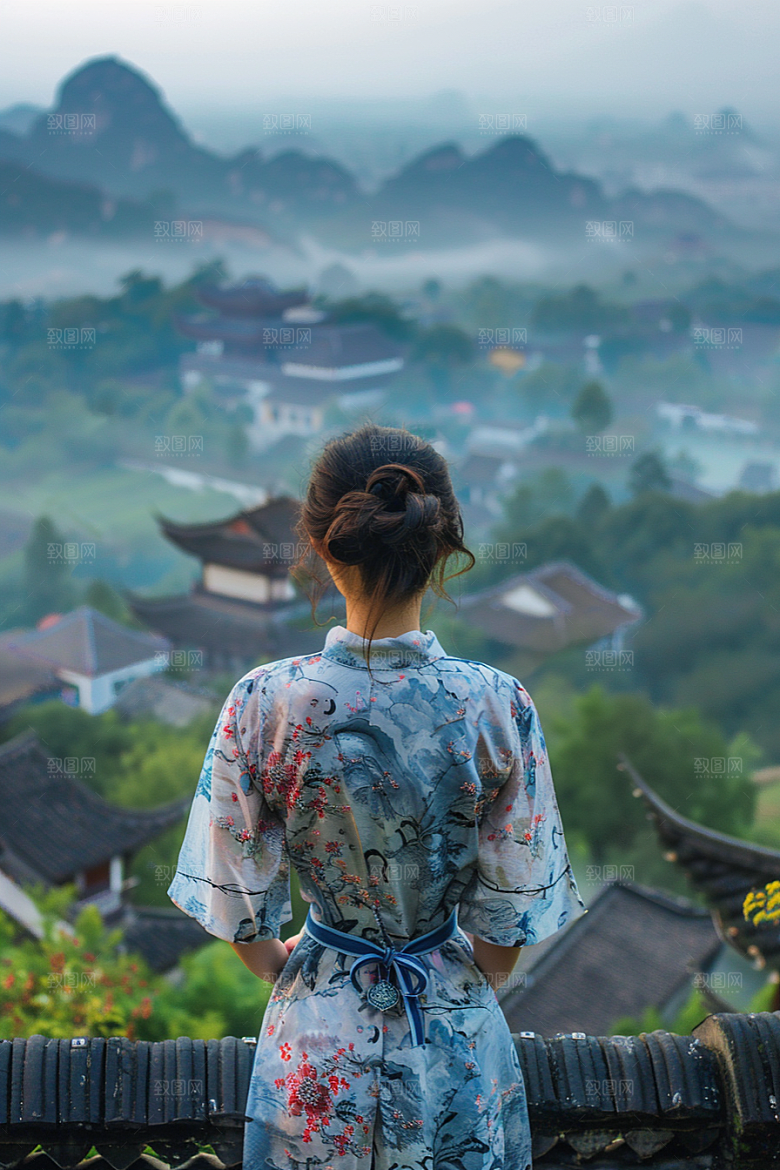 女生旅行背影自然徒步摄影图