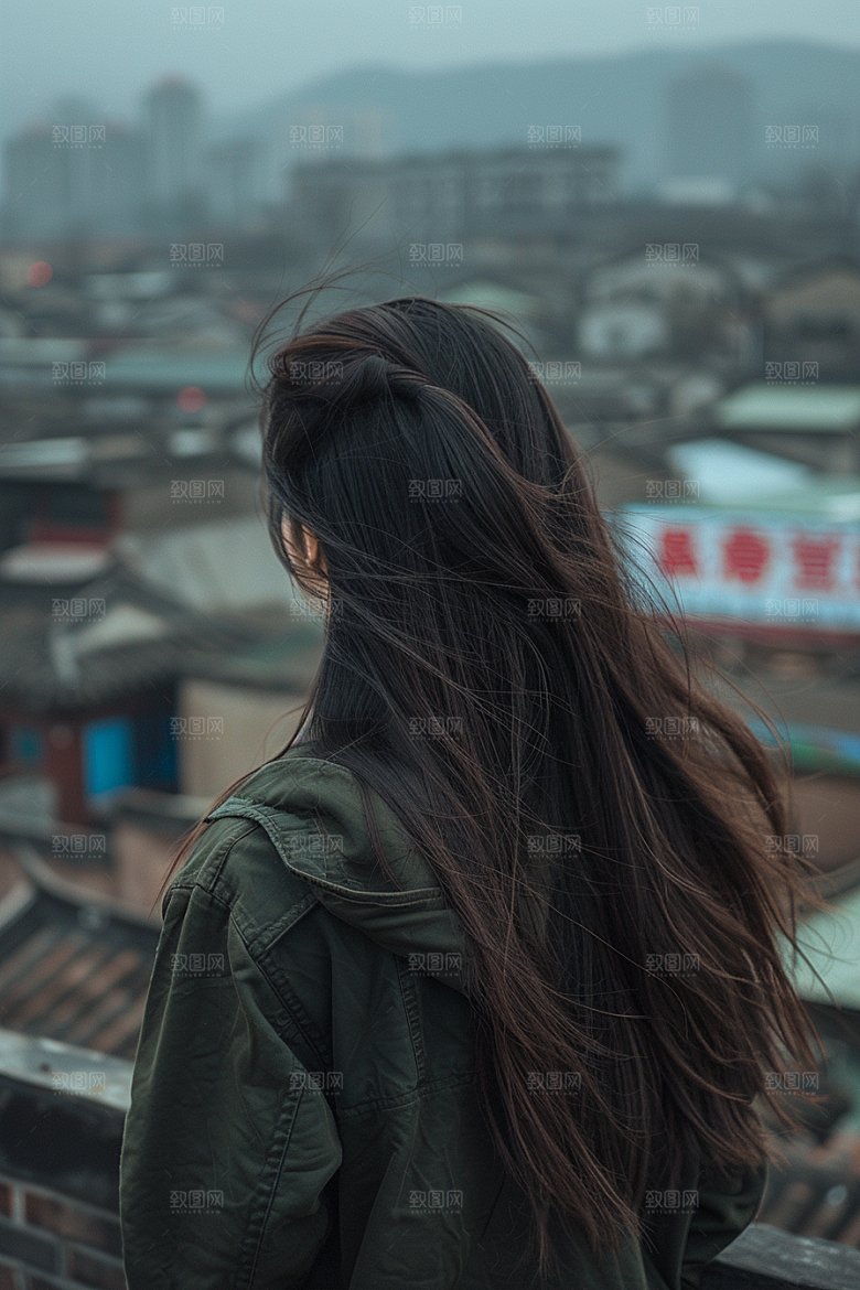女生旅行背影户外探险摄影图