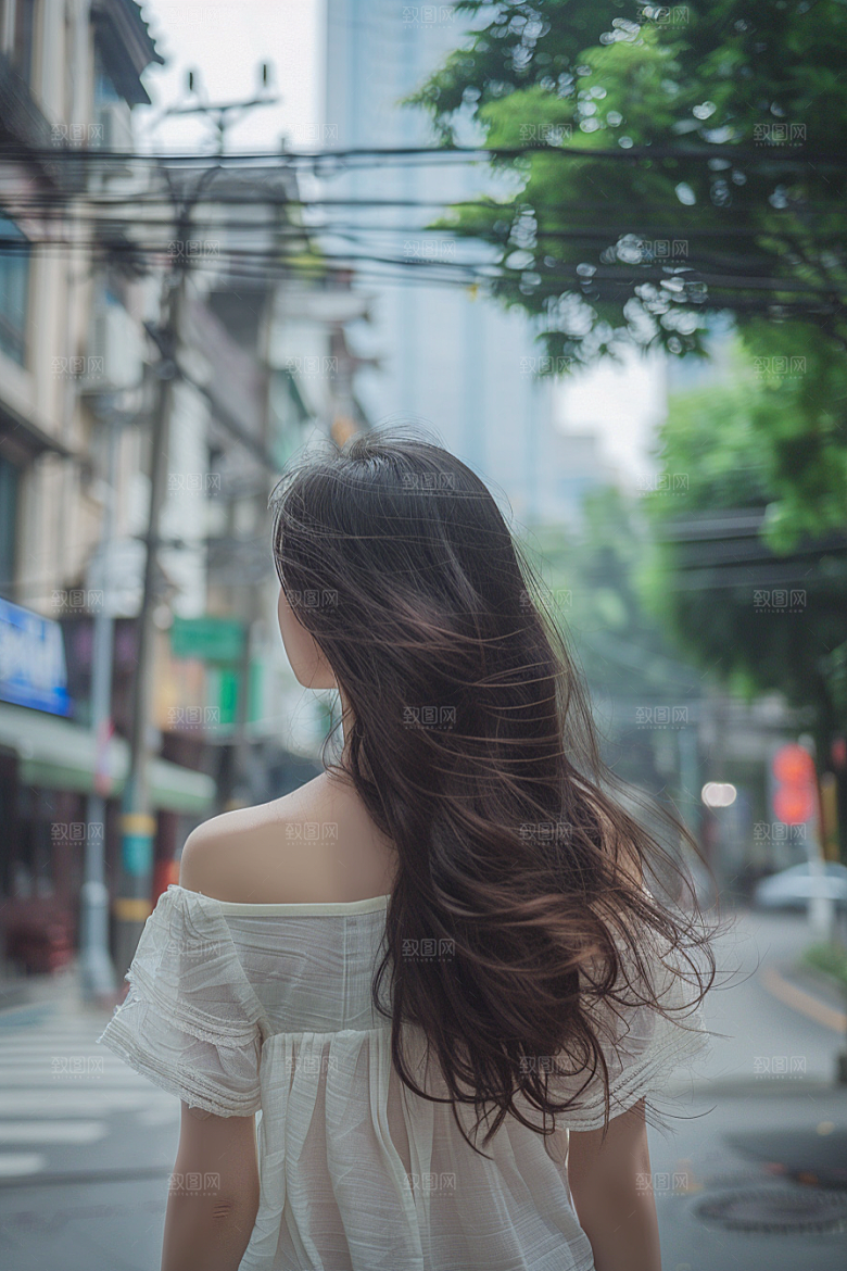女生旅行背影户外旅游摄影图
