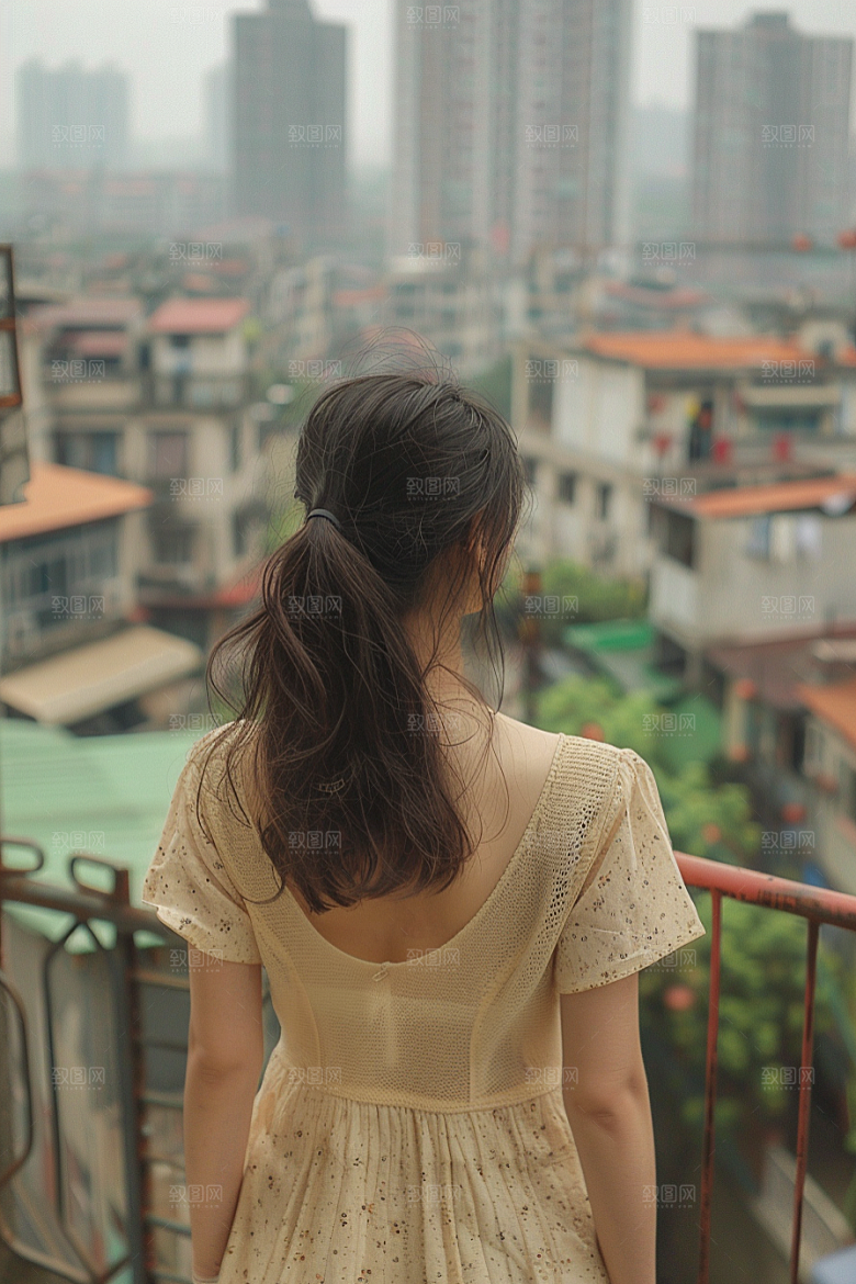女生旅行背影辽阔徒步摄影图