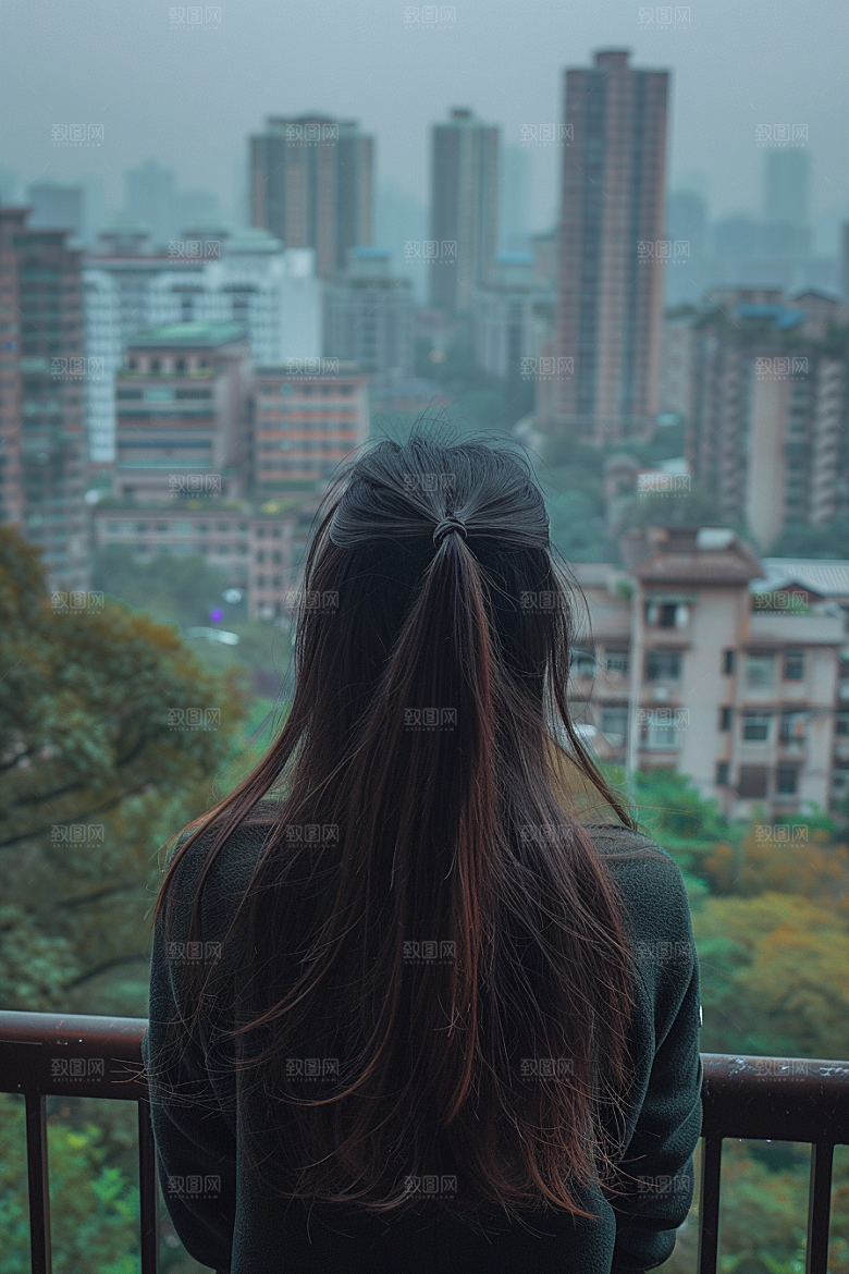 女生旅行背影自由行探险摄影图
