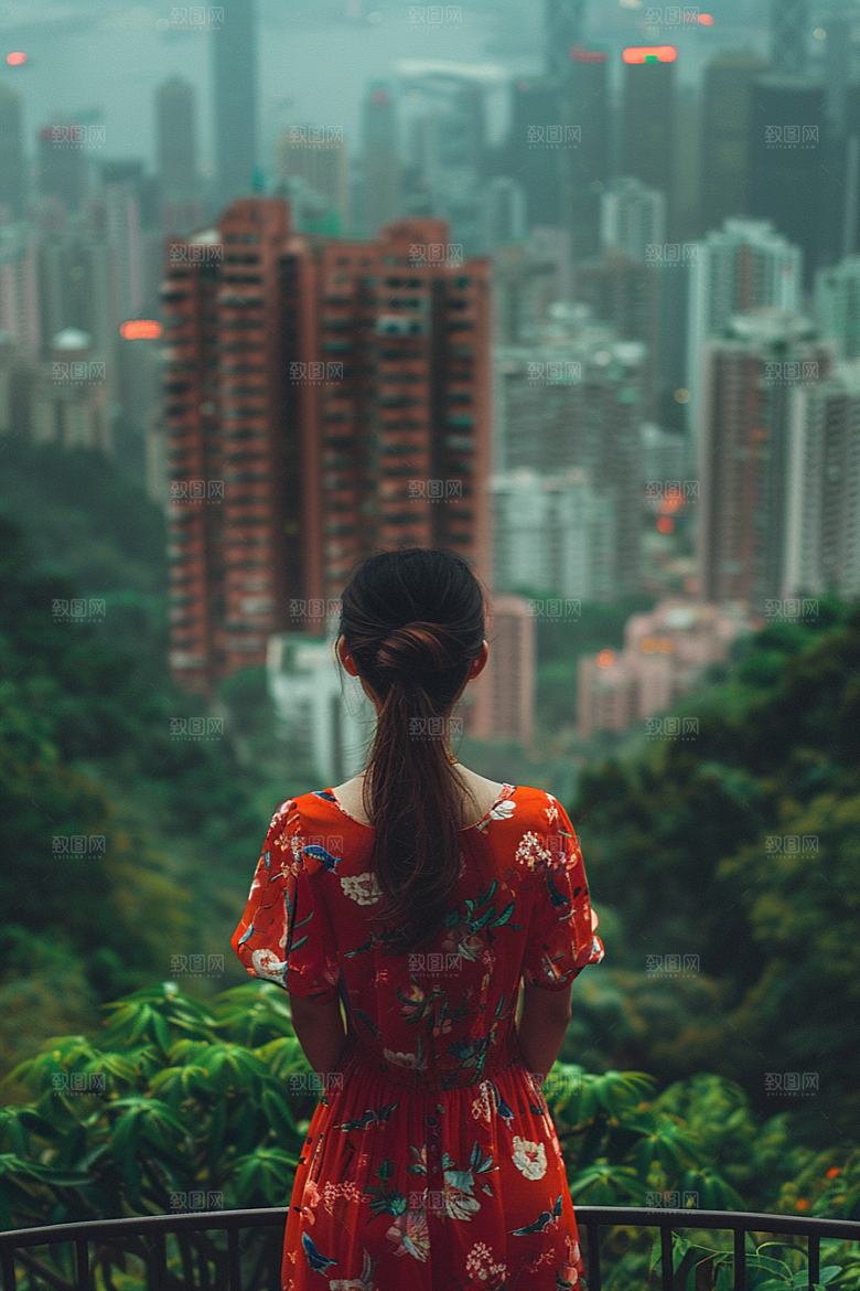 女生旅行背影徒步探险摄影图