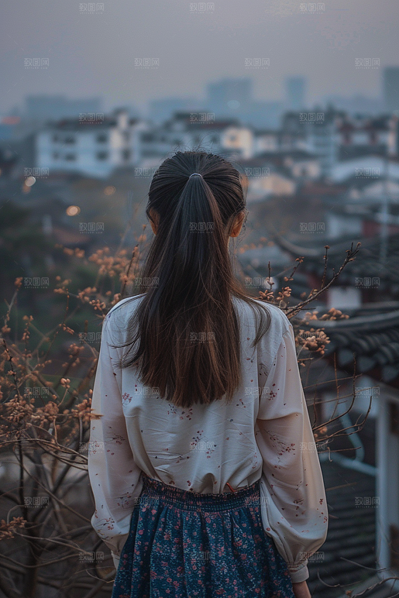 女生旅行背影自由行辽阔摄影图