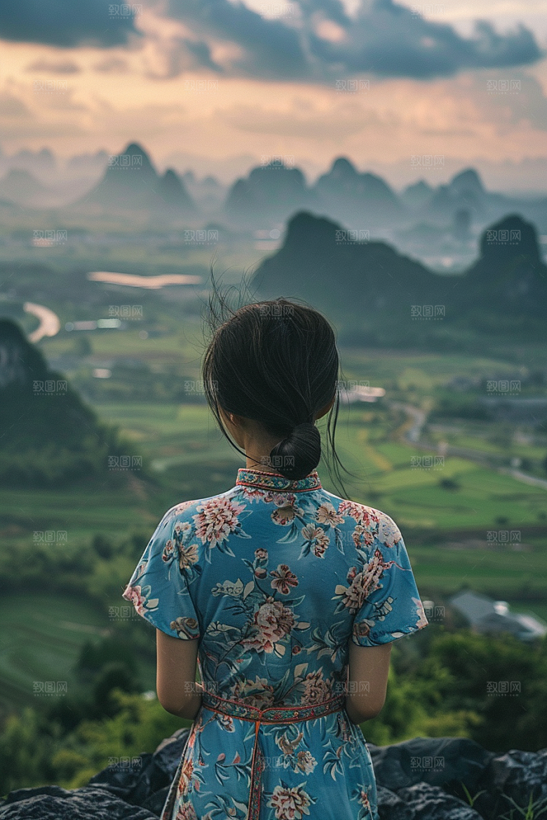 女生旅行背影唯美户外摄影图