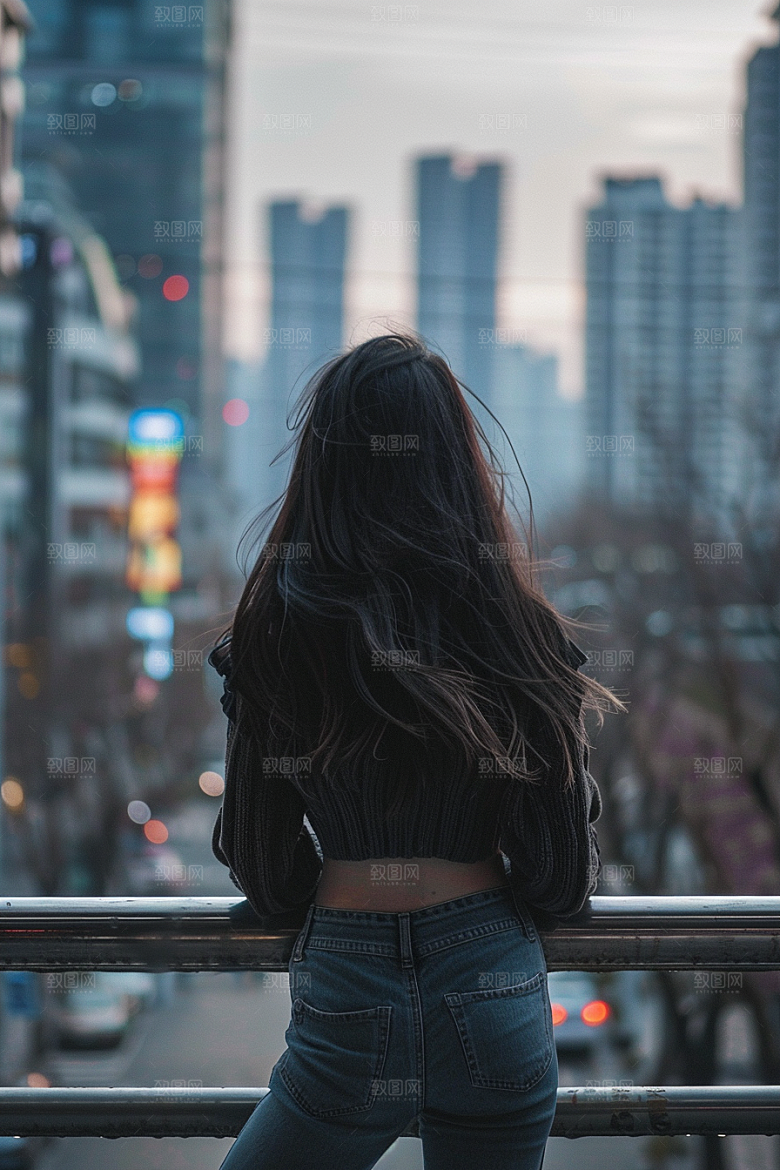 女生旅行背影户外自然摄影图