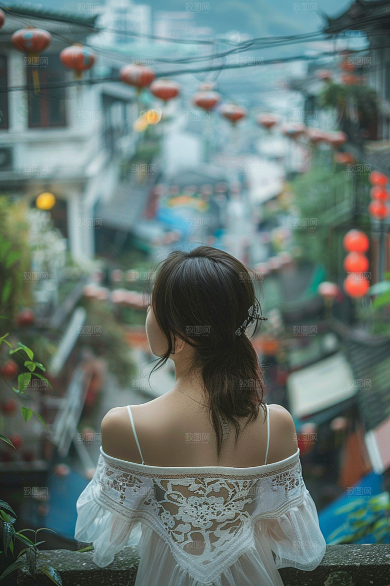 女生旅行背影户外徒步摄影图