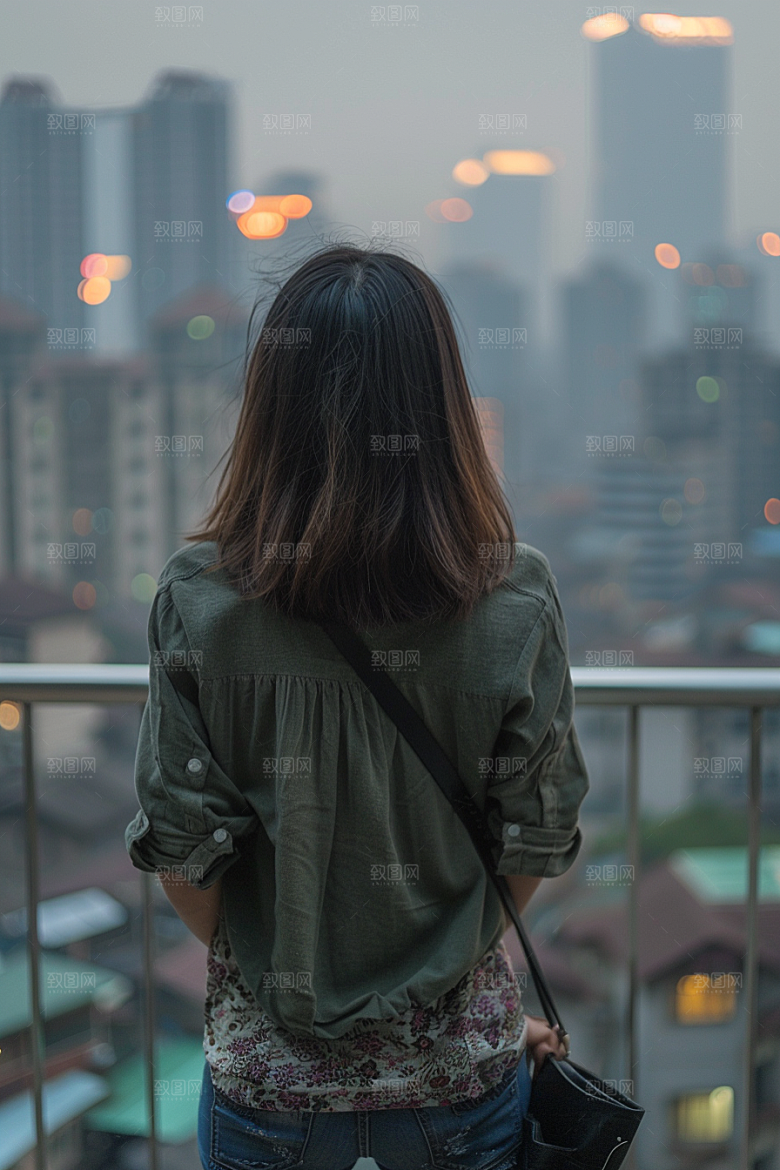 女生旅行背影探险唯美摄影图