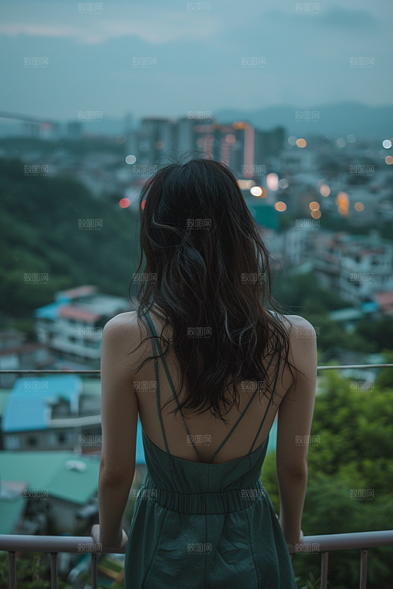 女生旅行背影自然旅游摄影图