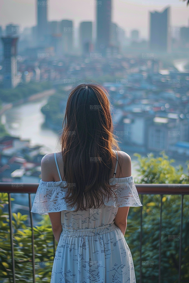 女生旅行背影自然徒步摄影图