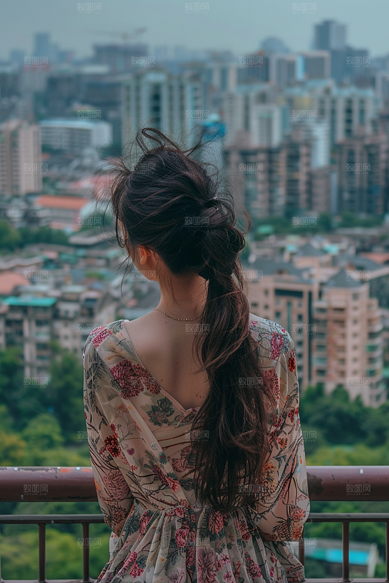 女生旅行背影探险旅游摄影图