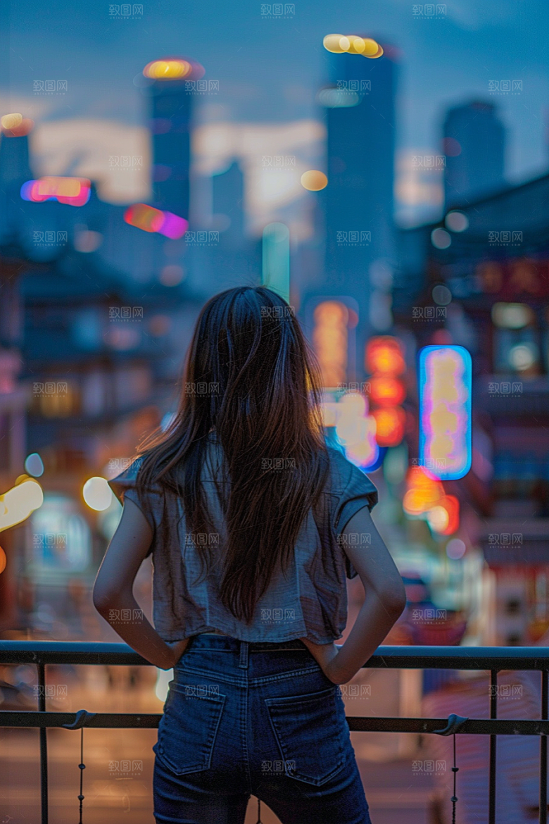 女生旅行背影辽阔自然摄影图