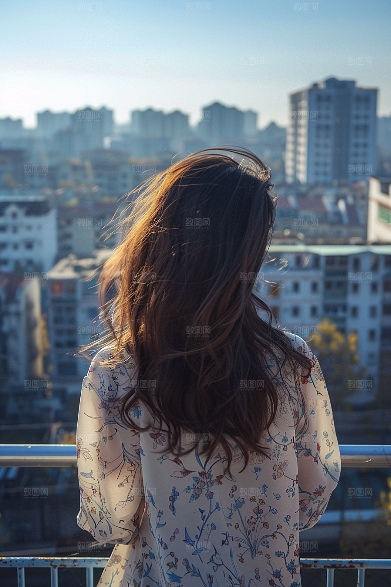 女生旅行背影户外唯美摄影图