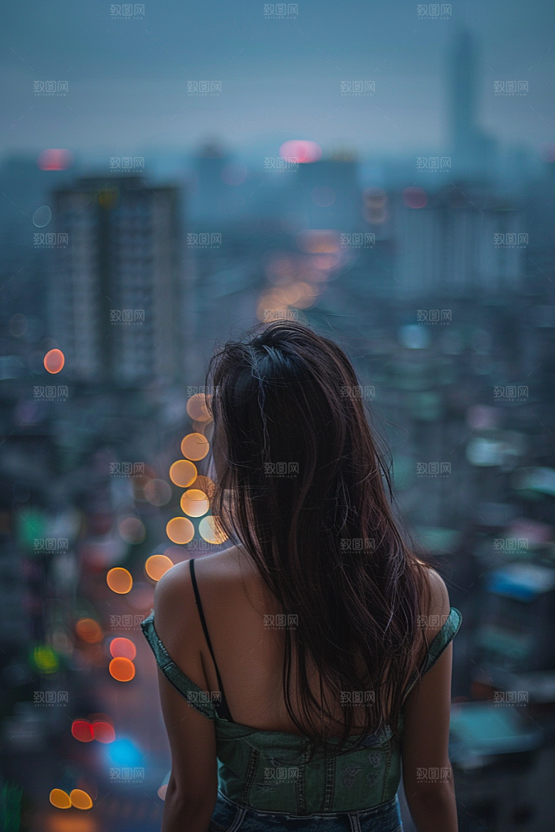 女生旅行背影探险徒步摄影图