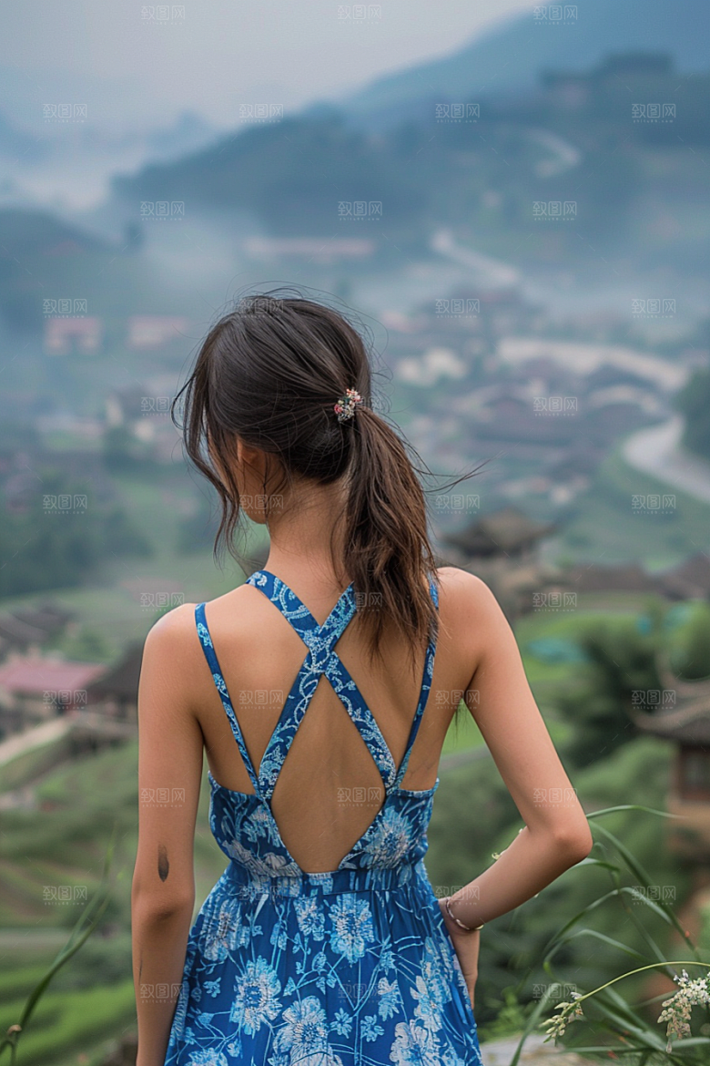 女生旅行背影辽阔自由行摄影图