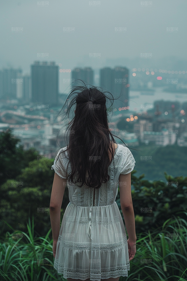 女生旅行背影人物辽阔摄影图
