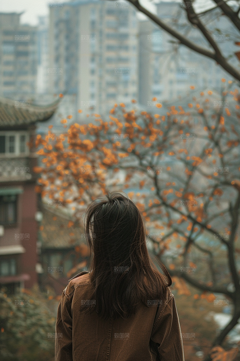 女生旅行背影辽阔探险摄影图