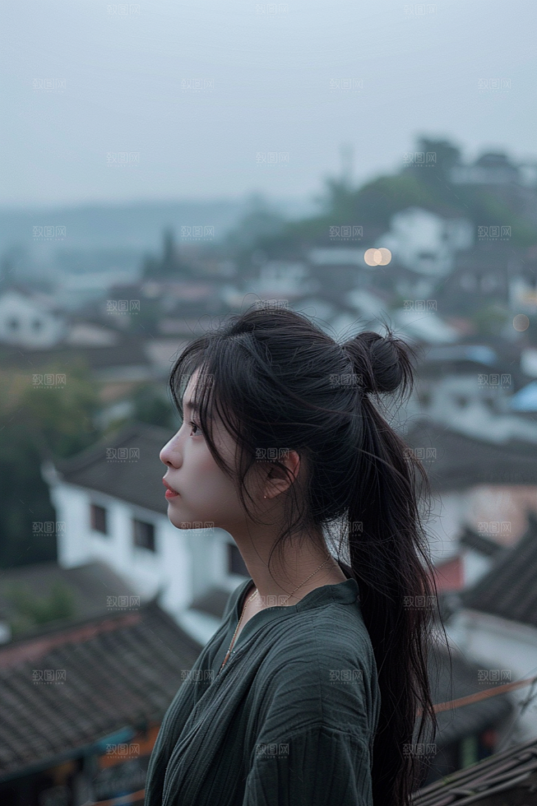 女生旅行背影探险自由行摄影图