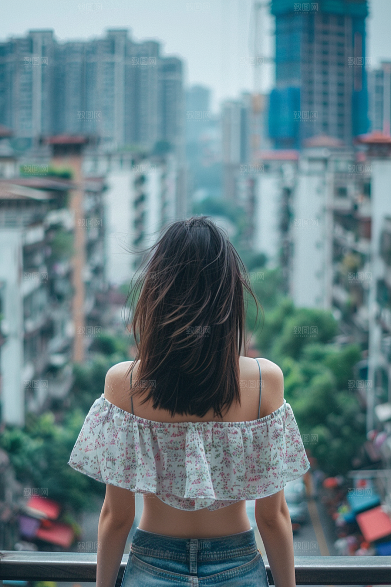 女生旅行背影人物自然摄影图