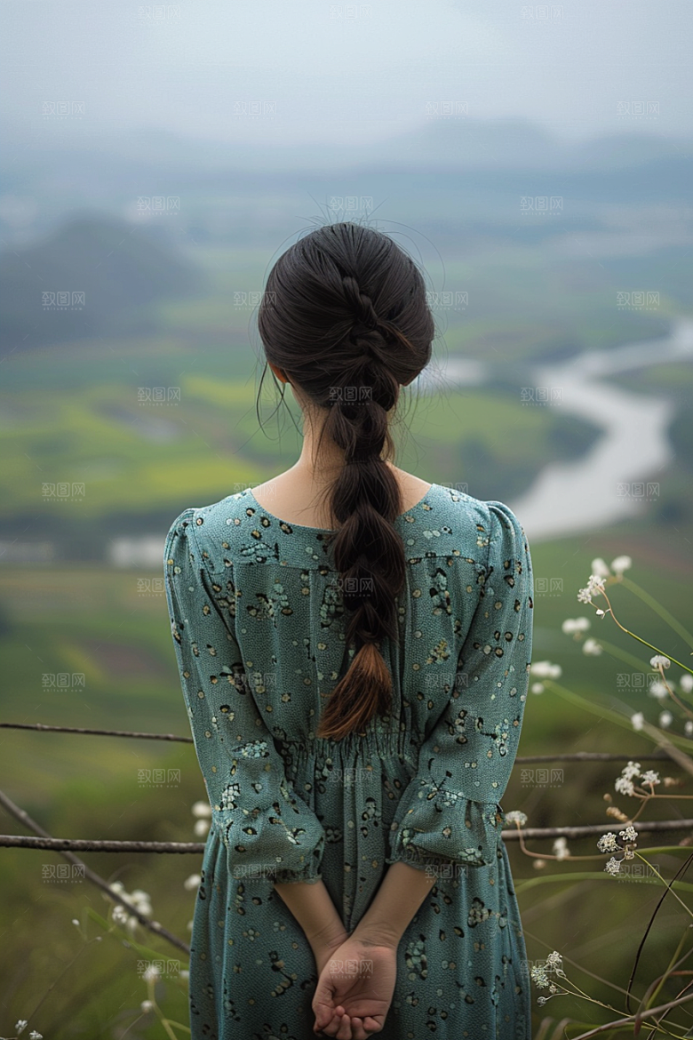 女生旅行背影人物户外摄影图