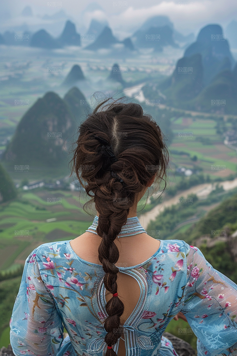 女生旅行背影唯美探险摄影图
