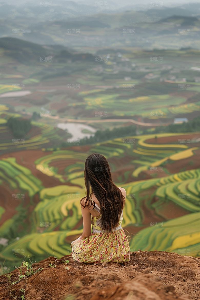 女生旅行背影自由行探险摄影图