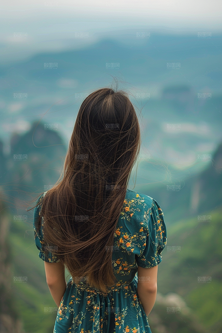 女生旅行背影徒步高清摄影图