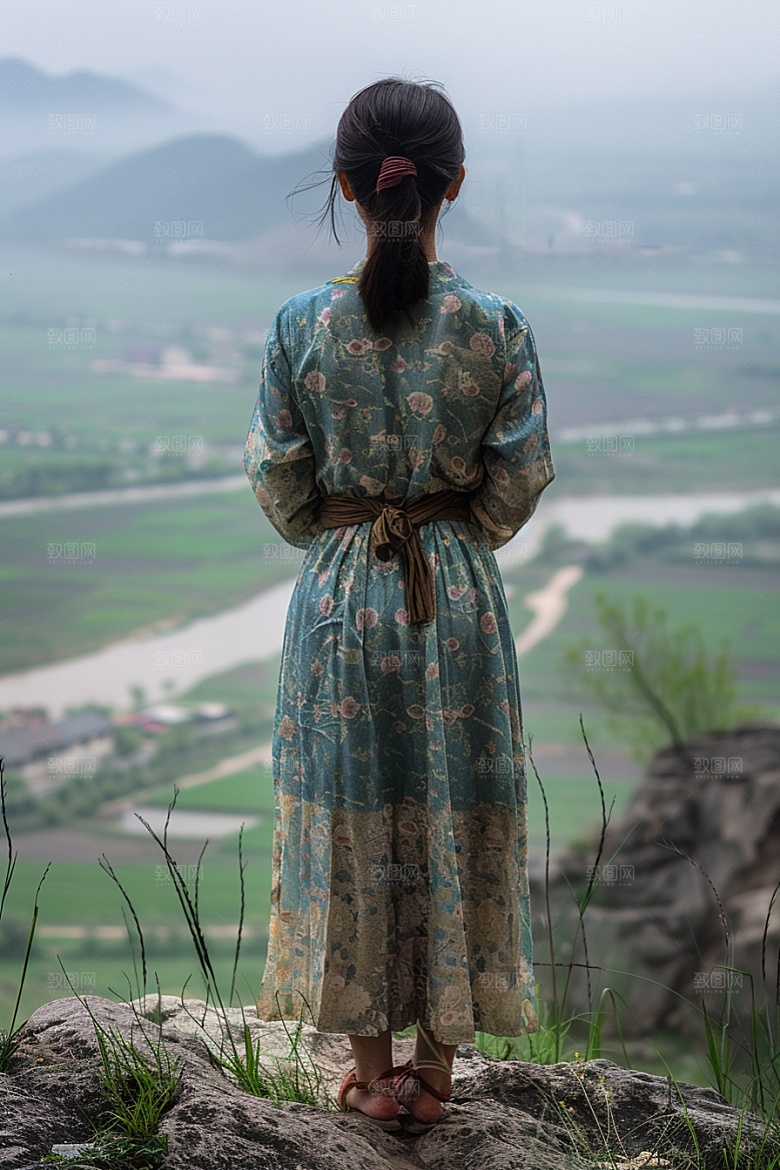 女生旅行背影辽阔自然摄影图