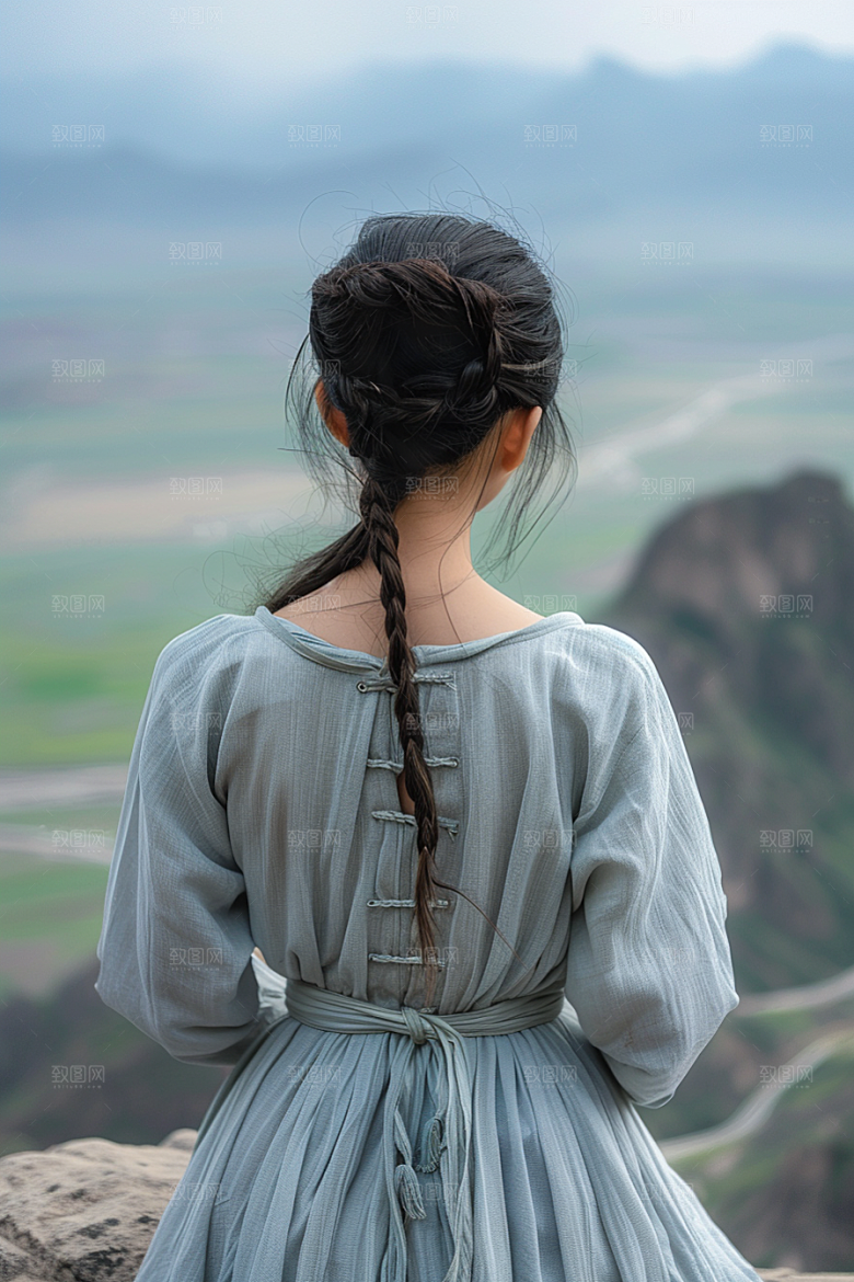 女生旅行背影唯美徒步摄影图