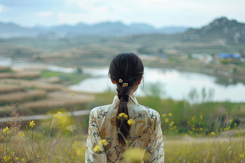 女生旅行背影风光自然摄影图