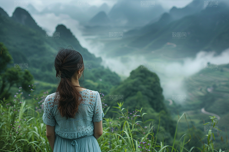 女生旅行背影风光徒步摄影图