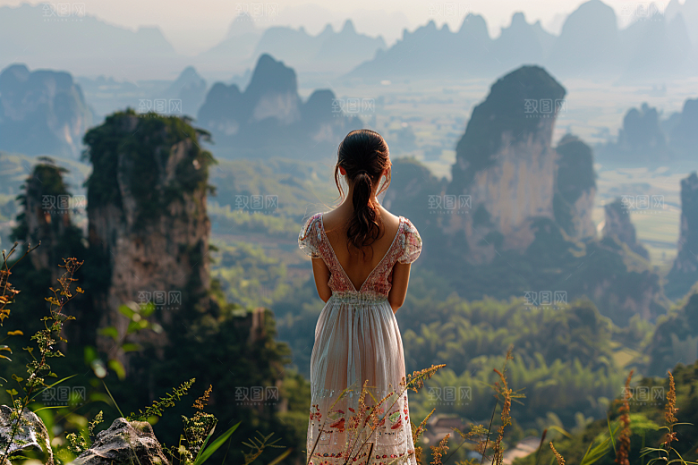 女生旅行背影徒步户外摄影图